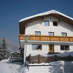 Haus דירה